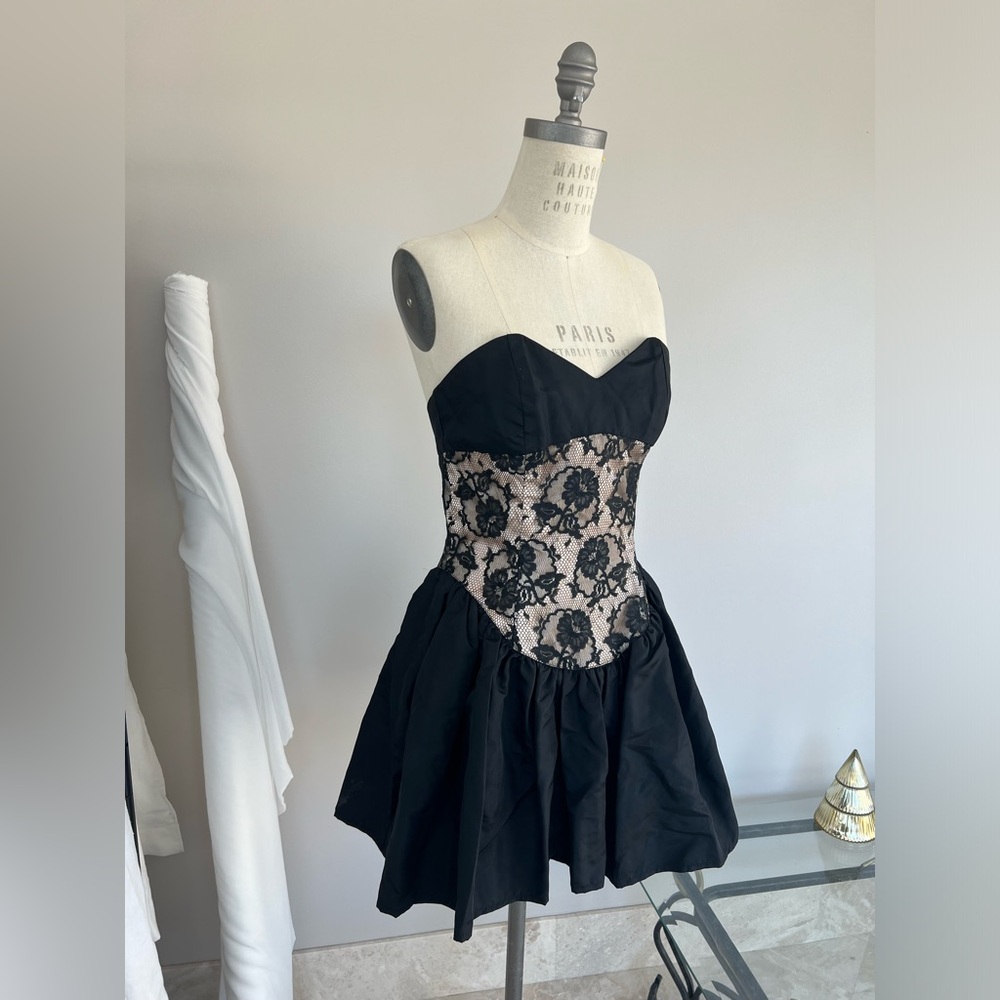 GUNNE SAX JESSICA McCLINTOCK Elegant Black lace drop waist mini Dress